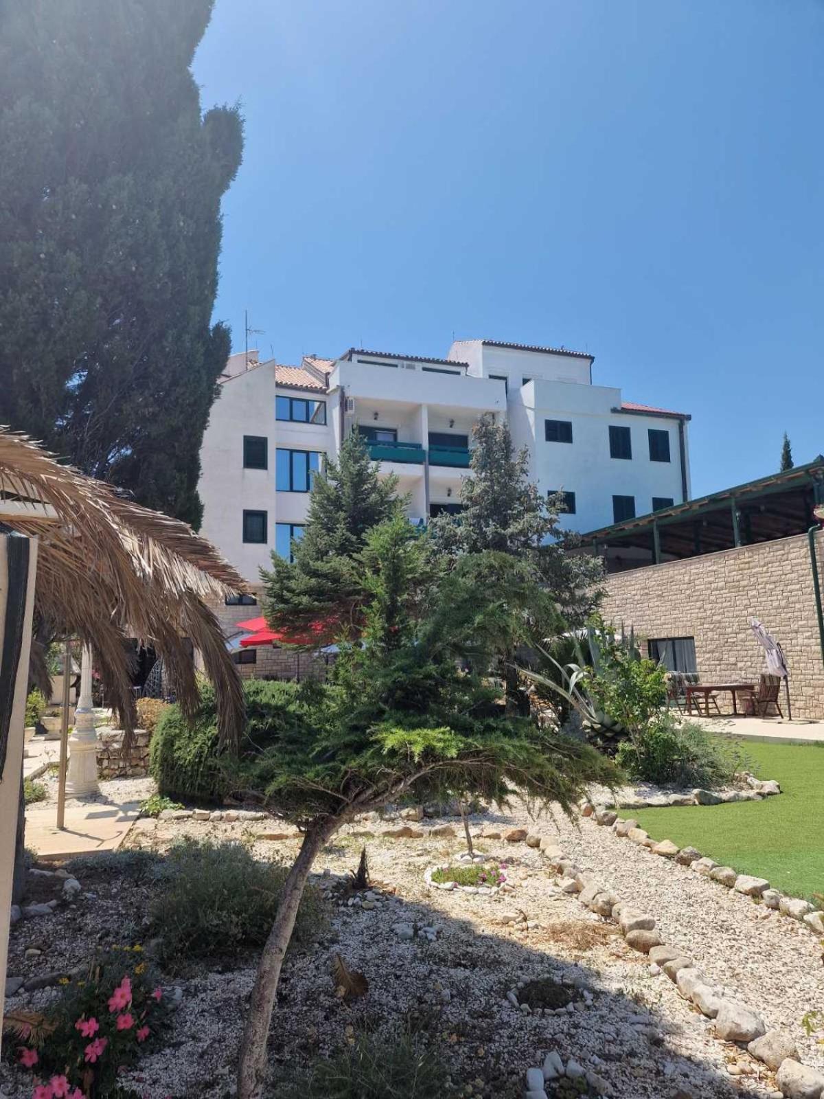 Hotel Marco Polo سلاتين المظهر الخارجي الصورة