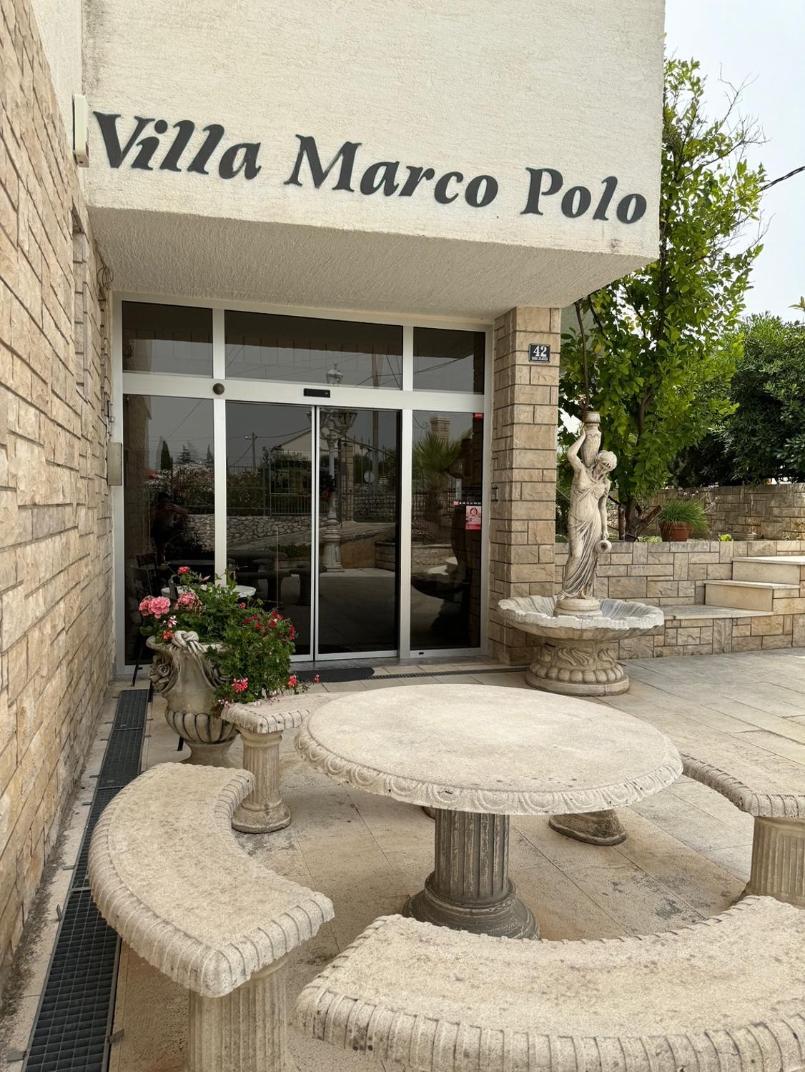 Hotel Marco Polo سلاتين المظهر الخارجي الصورة