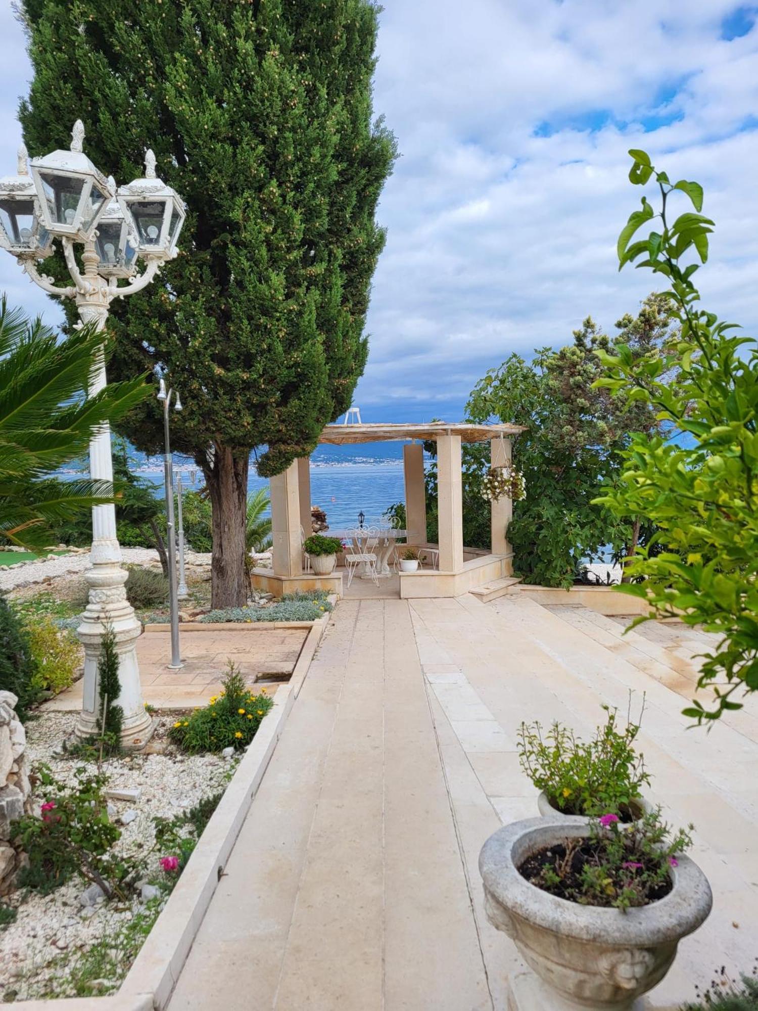 Hotel Marco Polo سلاتين المظهر الخارجي الصورة
